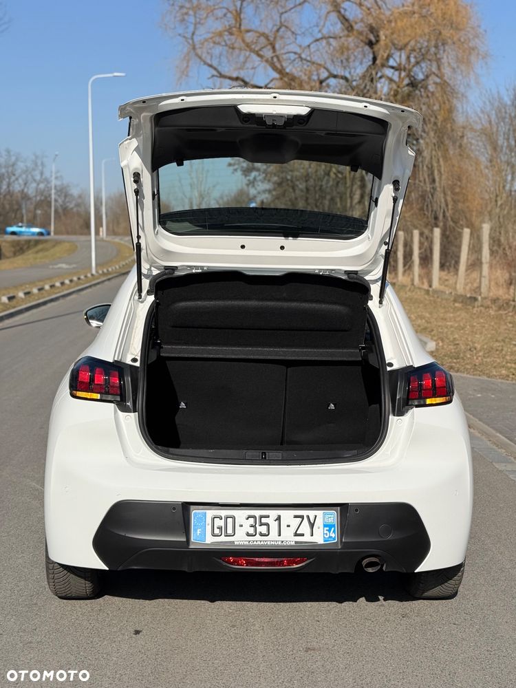 Peugeot 208 - 8