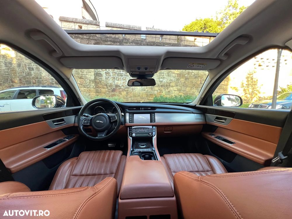 Jaguar XF 20d AWD Portfolio - 2