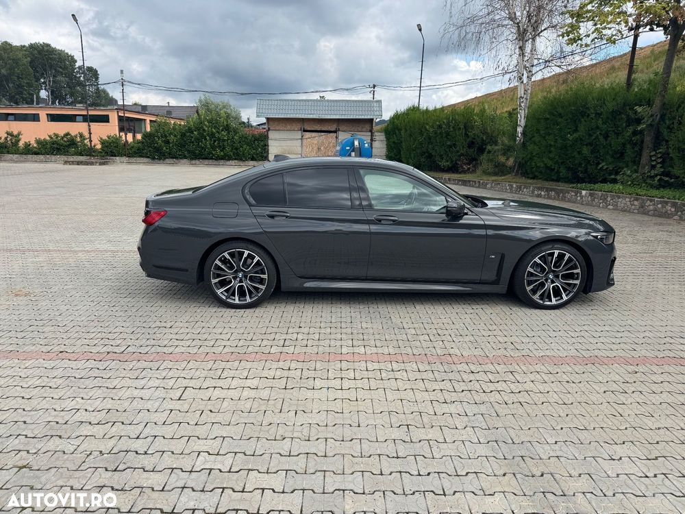 BMW Seria 7 745e - 22