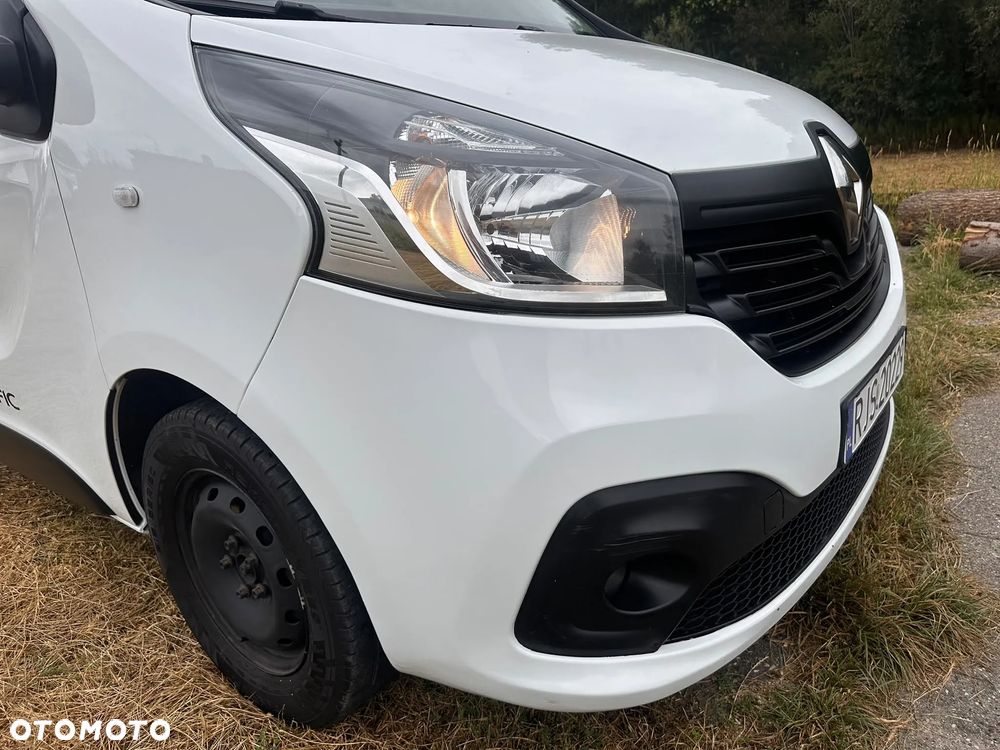 Renault Trafic L1H1 1.6 diesel 145kM, manual, 2016 rok WEBASTO, BAGAŻNIK DACHOWY THULE, KAMERA COFANIA, HAK, CZUJNIKI PARKOWANIA, DRZWI PRZESUWNE Z OBU STRON! - 18