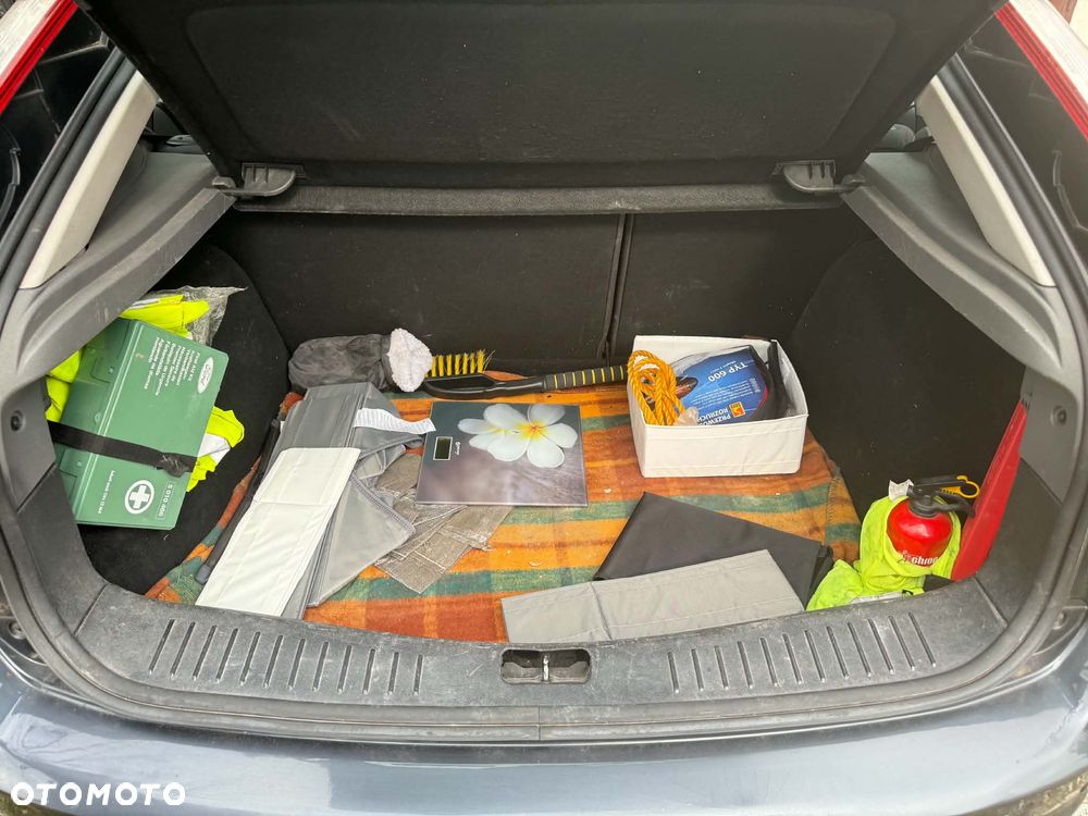 Ford Focus 1.6 16V Titanium - 12