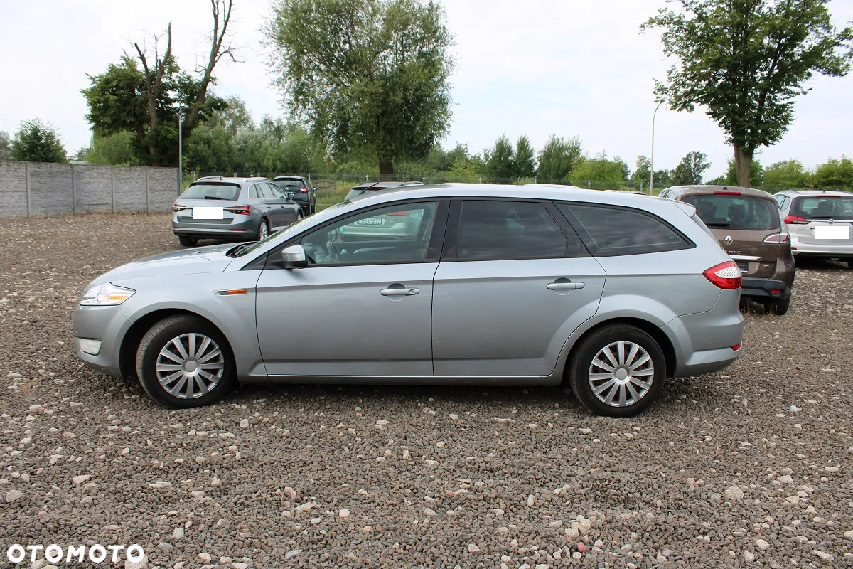 Ford Mondeo 2.0 FF Ghia - 11