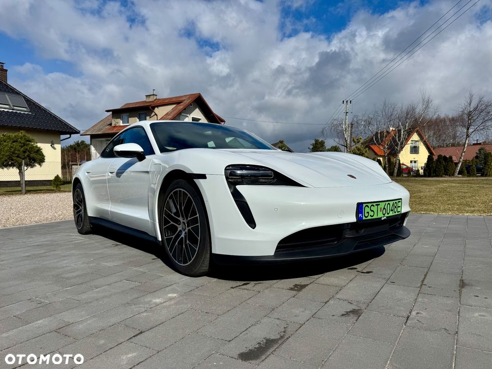 Porsche Taycan 4 - 5