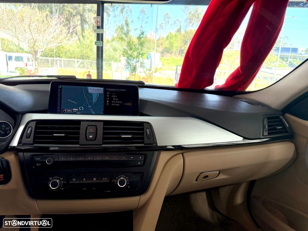 BMW 320 d Line Luxury - 22