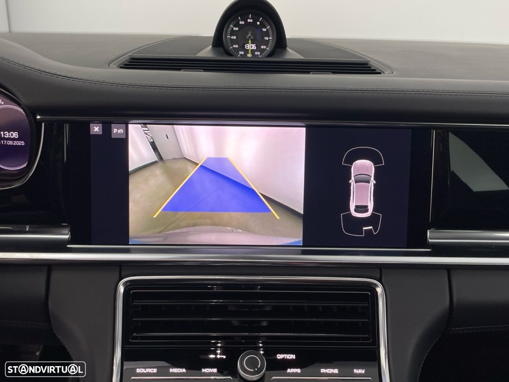 Porsche Panamera Sport Turismo 4 E-Hybrid - 25