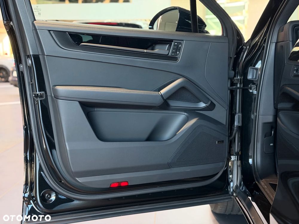 Porsche Cayenne E-Hybrid PHEV Black Edition - 14