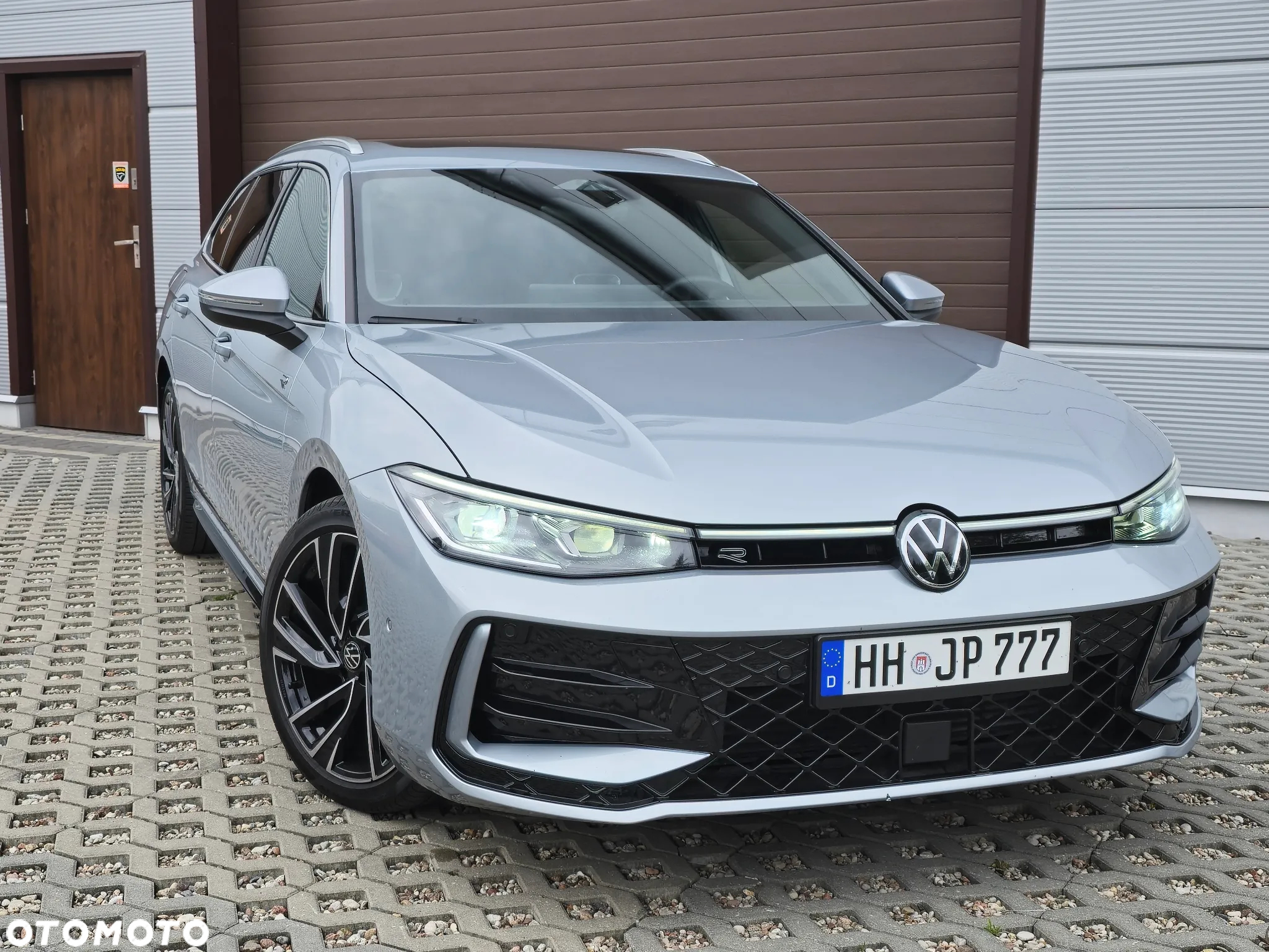 Volkswagen Passat Variant 2.0 TDI SCR DSG R-Line - 10