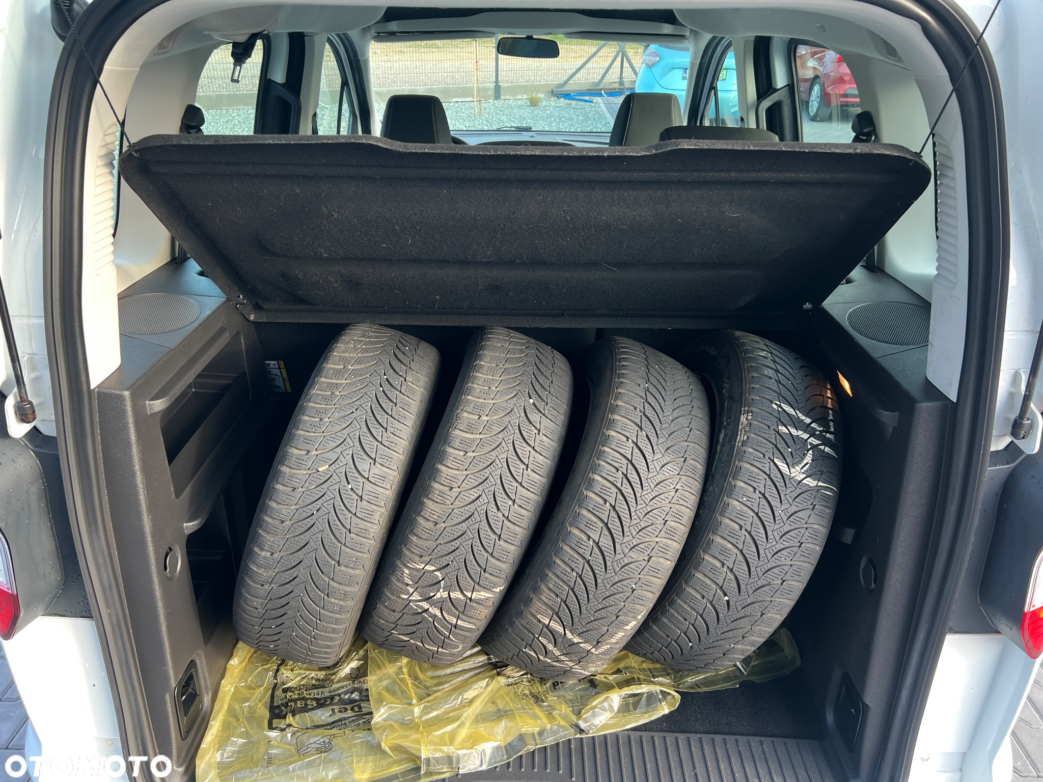 Ford Tourneo Courier 1.0 EcoBoost Trend - 24