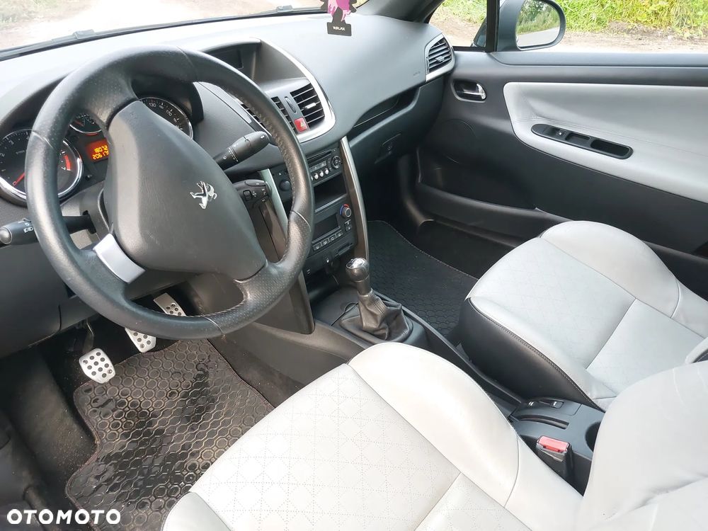 Peugeot 207 CC 1.6 Intense - 11