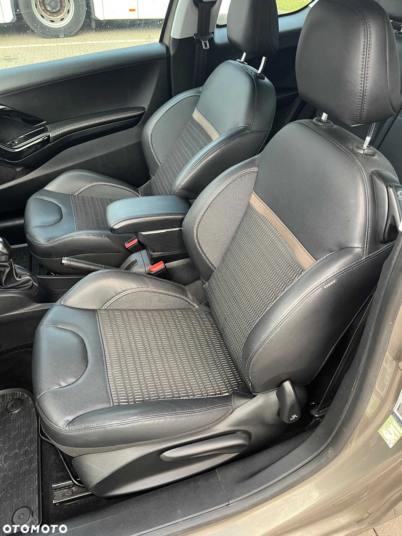 Peugeot 208 1.6 VTi Allure - 11