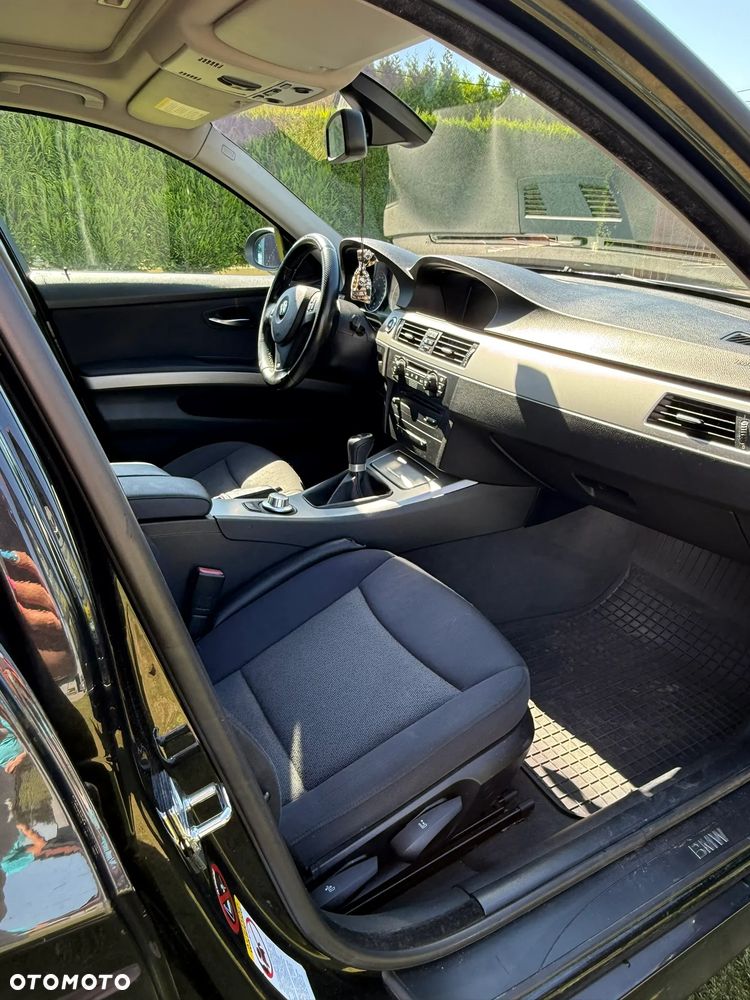 BMW Seria 3 320i - 9