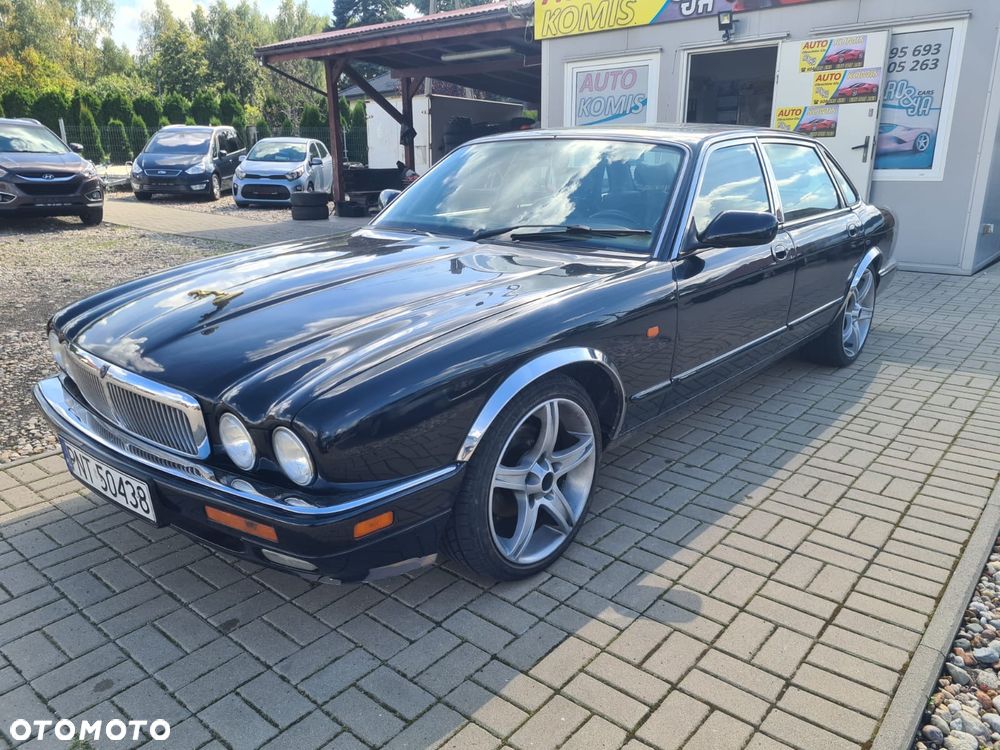 Jaguar XJ - 12