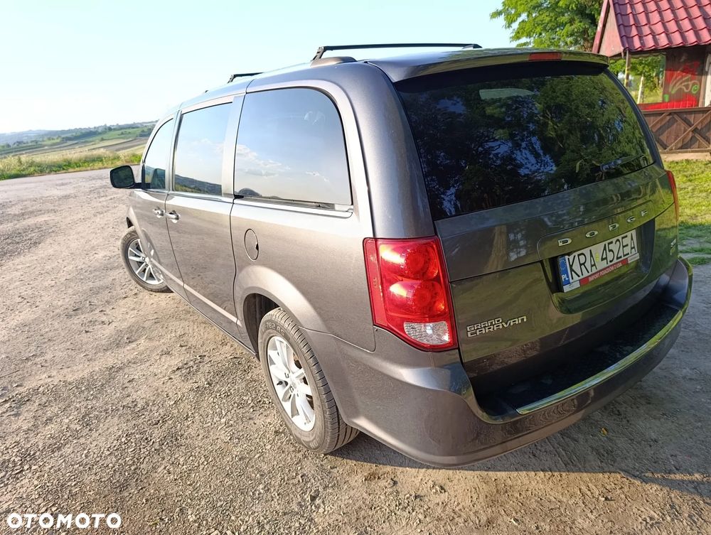 Dodge Grand Caravan - 25