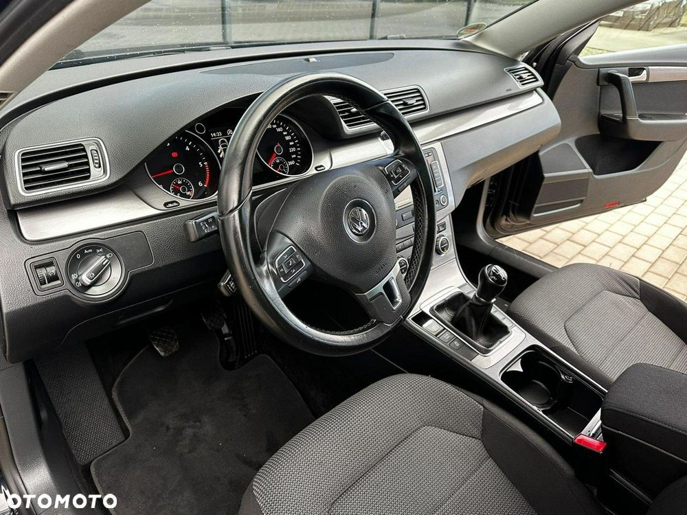 Volkswagen Passat 2.0 TDI DPF Highline - 12