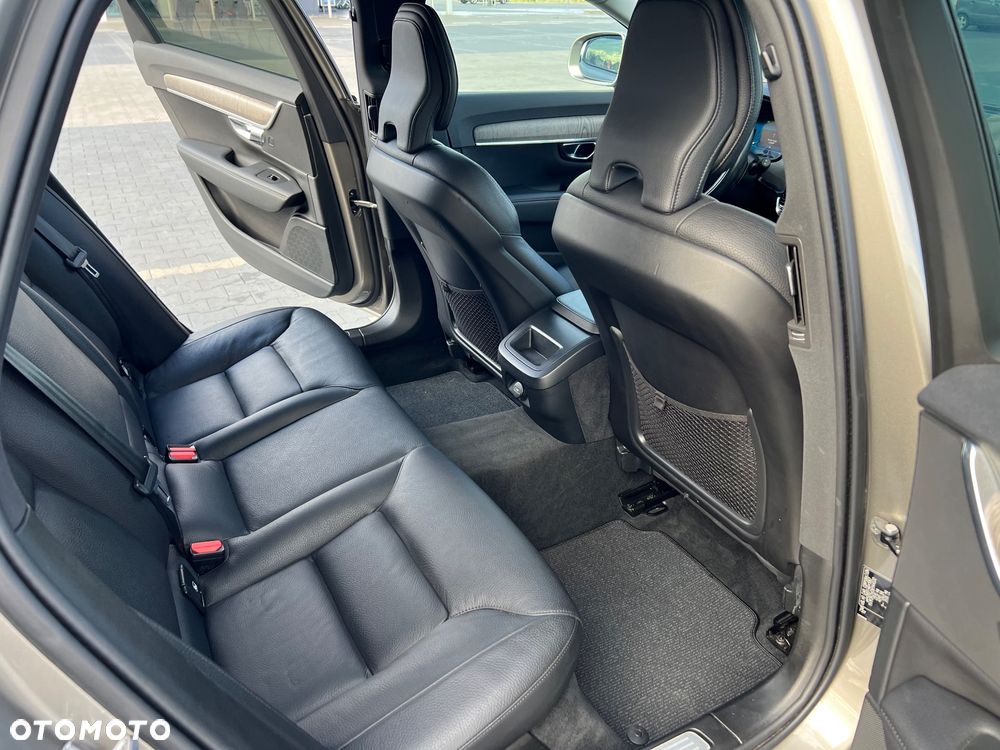 Volvo V90 Cross Country D5 SCR AWD Momentum Pro - 26