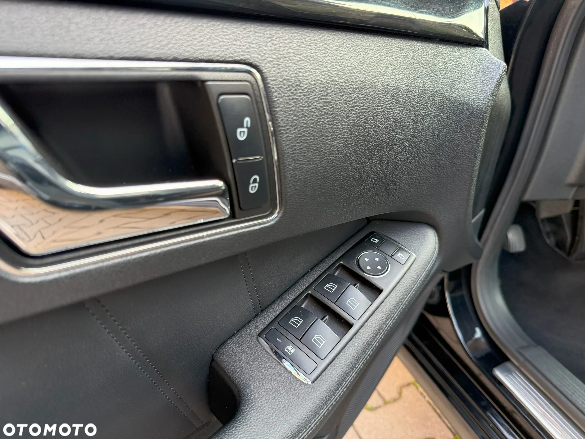 Mercedes-Benz Klasa E 220 T CDI DPF BlueEFFICIENCY Automatik Avantgarde - 12
