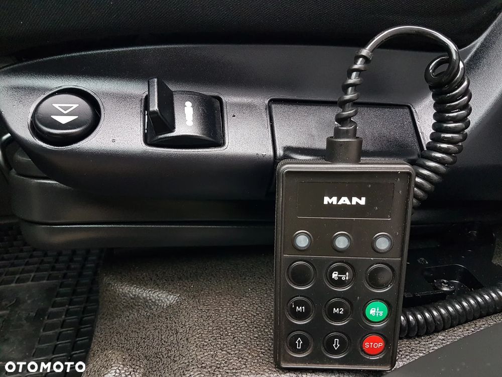 MAN TGL 12.220 HAKOWIEC 4x2 KLIMA HAKOWIEC DO KONTENERÓW - 30