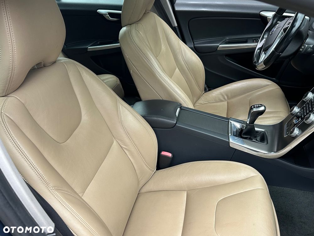 Volvo V60 D4 Momentum - 18