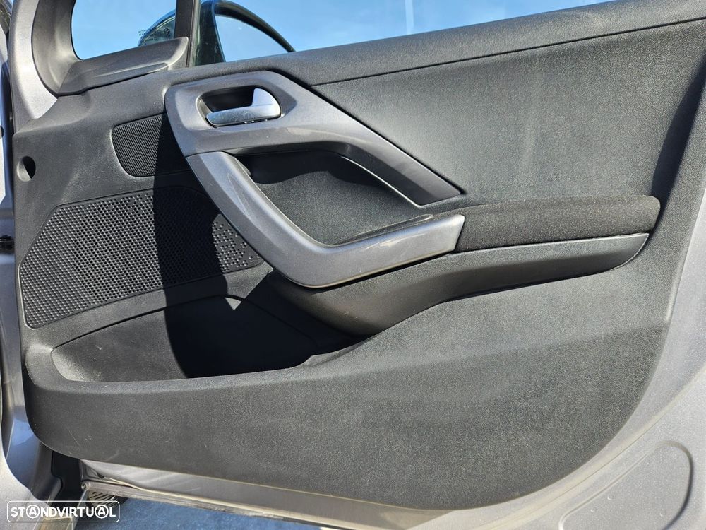 Peugeot 2008 1.6 BlueHDi Style - 46