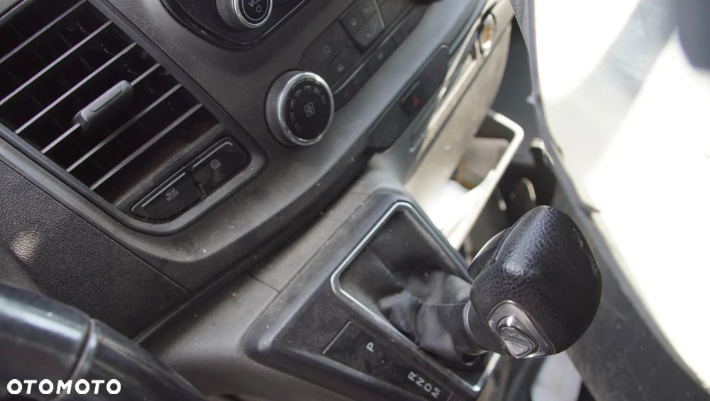 Auto na części - Ford Transit MK8 Lift 2.0 TDCI 131 KM BKFB KK2P-7000-EA 436 2019R Silnik Skrzynia Drzwi Lusterko Zderzak Błotnik Szyba Zabudowa Deska Kokpit Sterownik Moduł Czujnik Licznik Kierownica Panel - 13