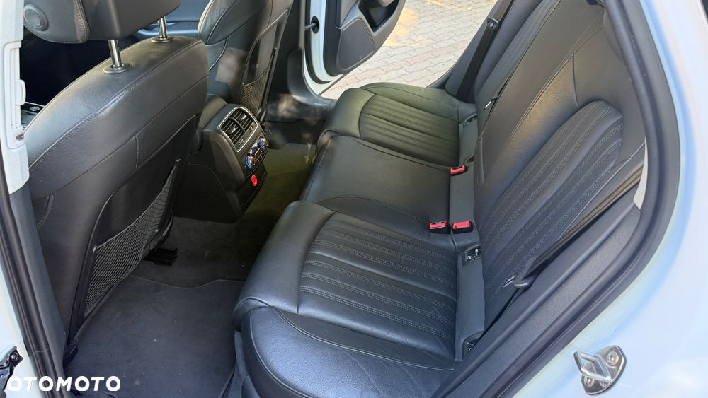 Audi A6 Avant 2.0 TDI Ultra S tronic - 16