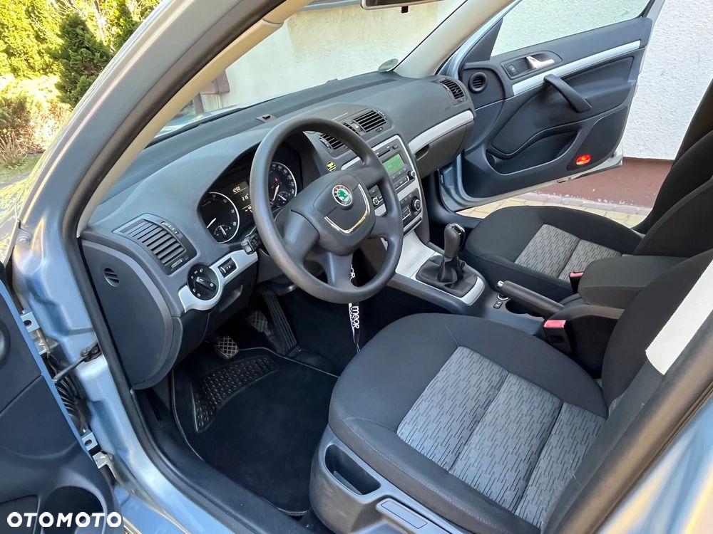 Skoda Octavia 1.6 Ambition - 33
