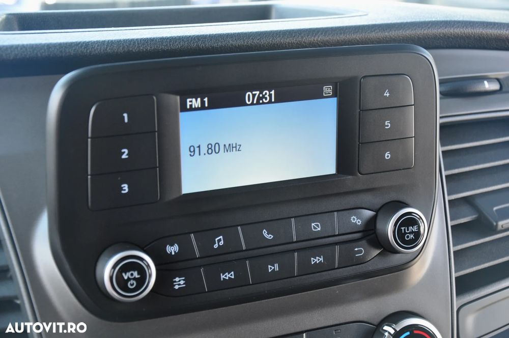 Ford Transit Custom L2H1 9 Locuri - 17