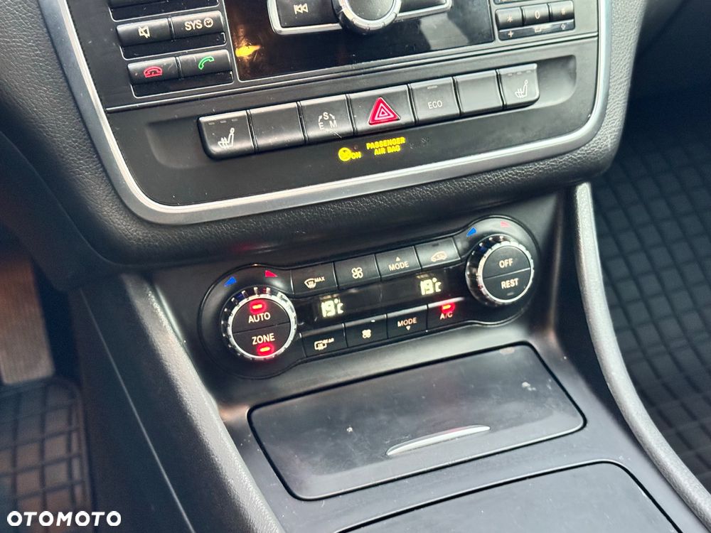 Mercedes-Benz CLA 180 7G-DCT - 25