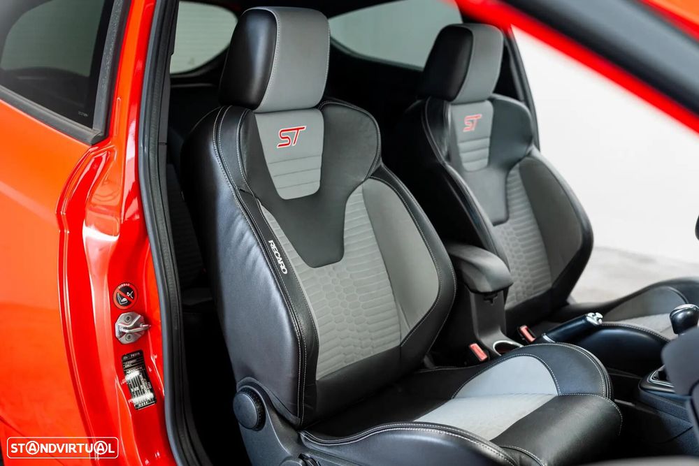 Ford Fiesta 1.6 EcoBoost c/ Pack Pele Desportiva ST - 17