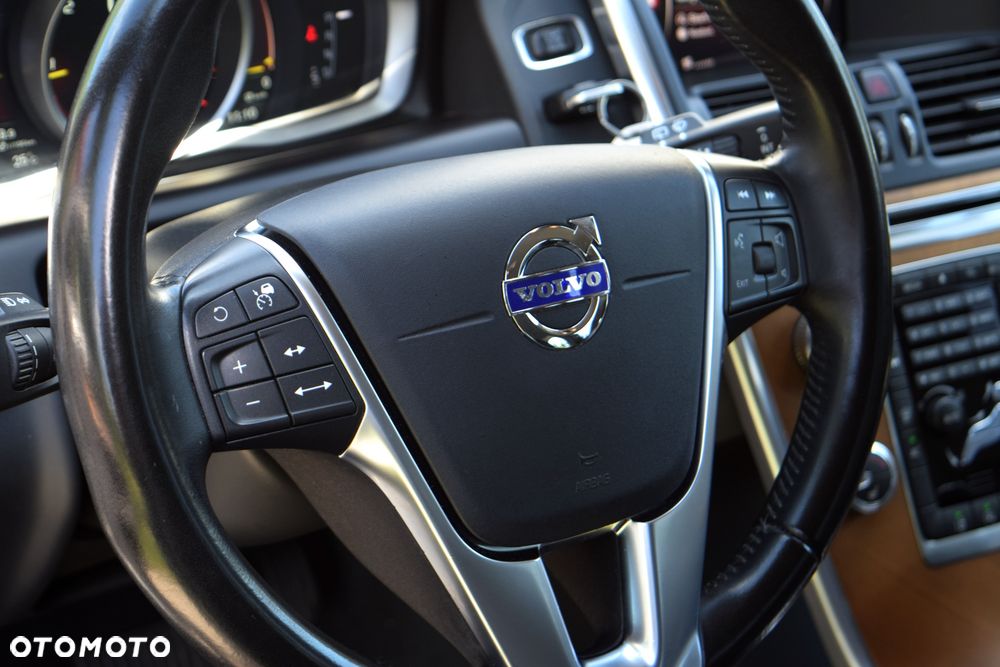 Volvo XC 60 D4 Geartronic Momentum Pro - 21