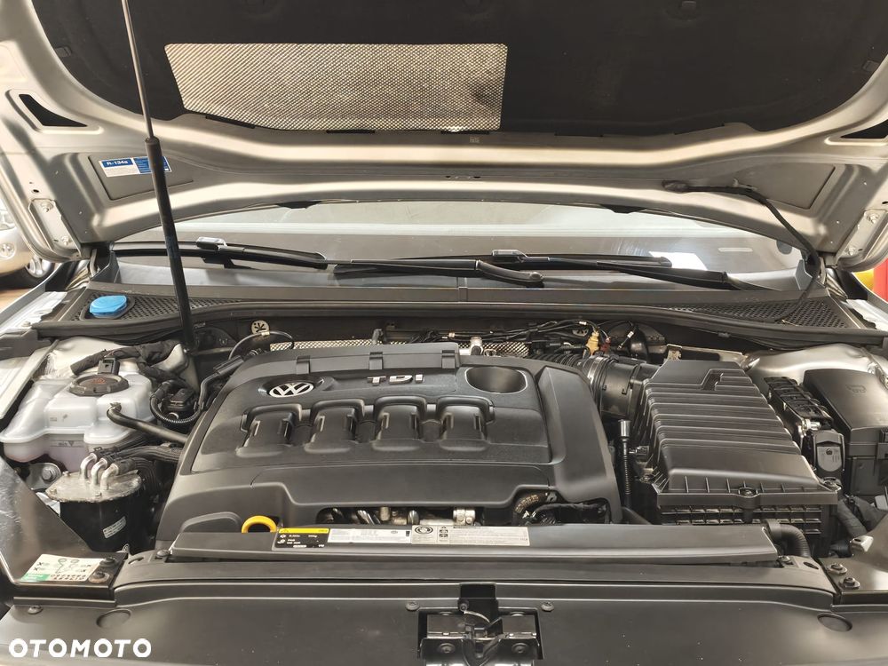 Volkswagen Passat 2.0 TDI Bi-Turbo BMT 4Mot Highline DSG - 37