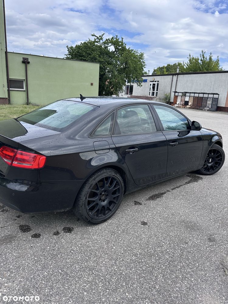 Audi A4 Limousine - 1