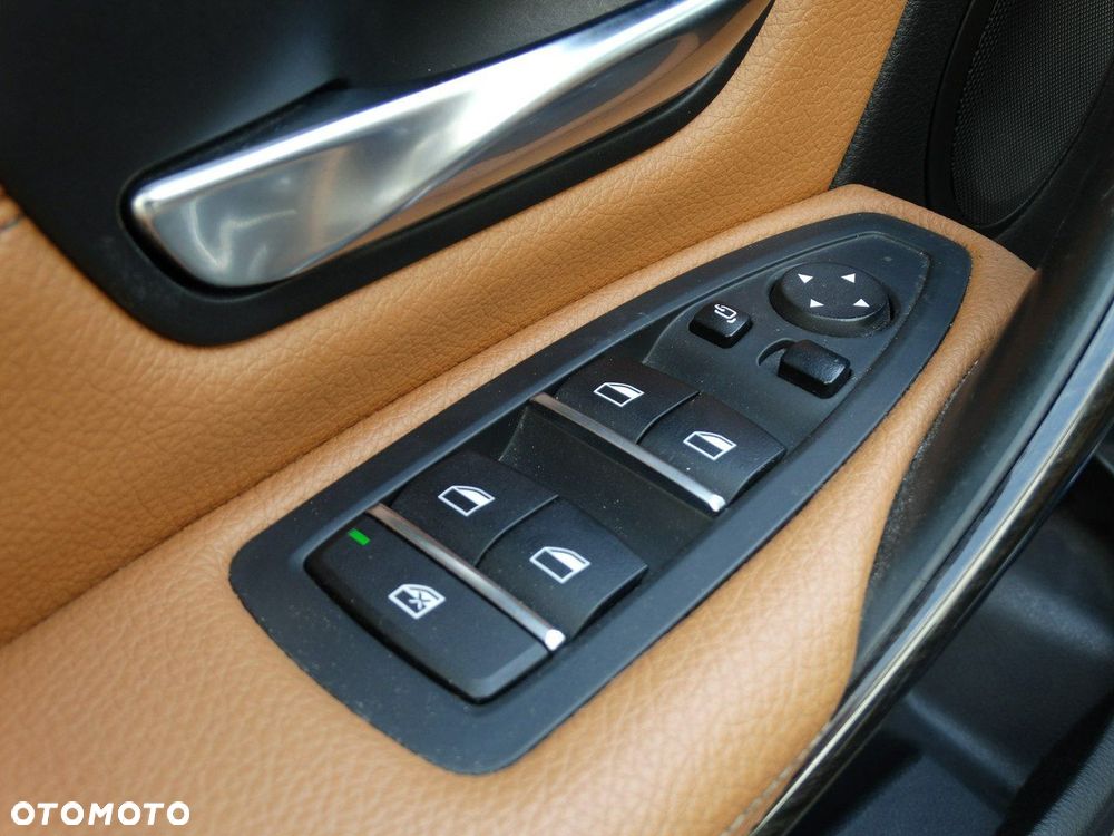 BMW Seria 3 320d Luxury Line - 17
