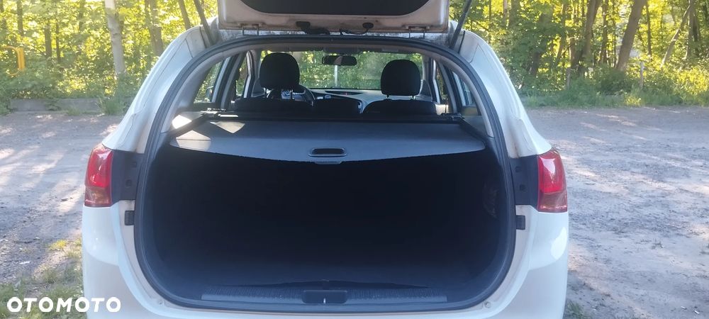 Kia Ceed - 11