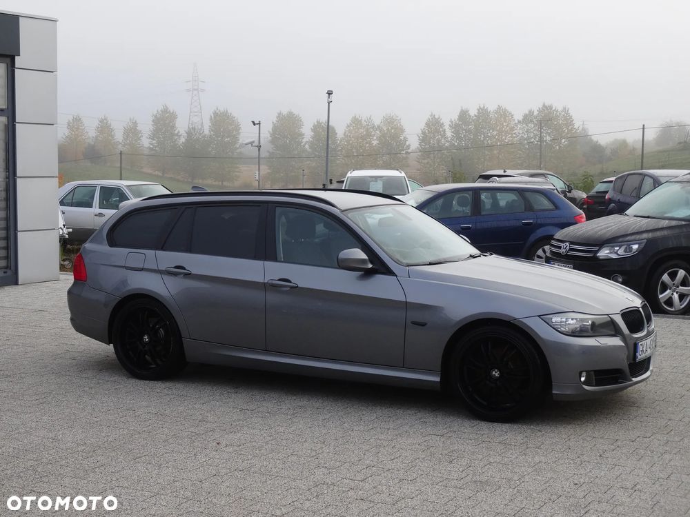 BMW 318 2010 photo 3