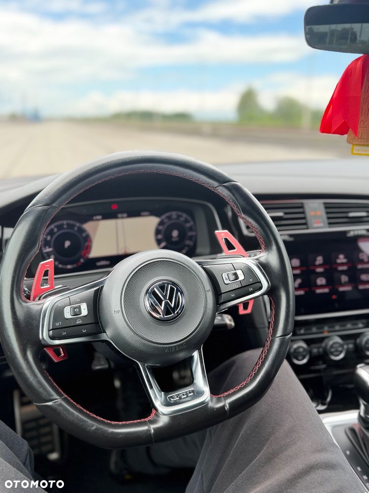 Volkswagen Golf - 23