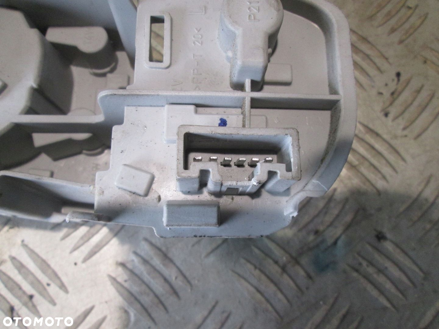 WKŁAD LAMPY LEWY TYŁ OPRAWKA TOYOTA COROLLA VERSO II 04- - 5