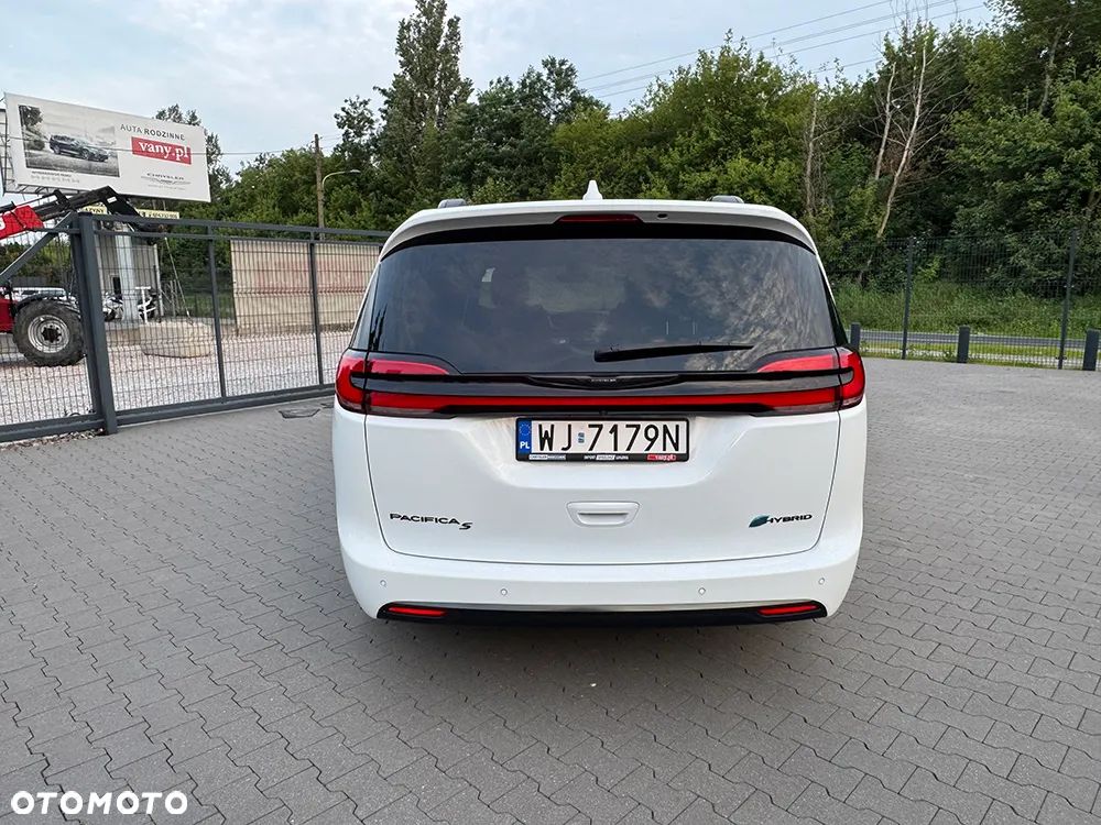 Chrysler Pacifica - 5