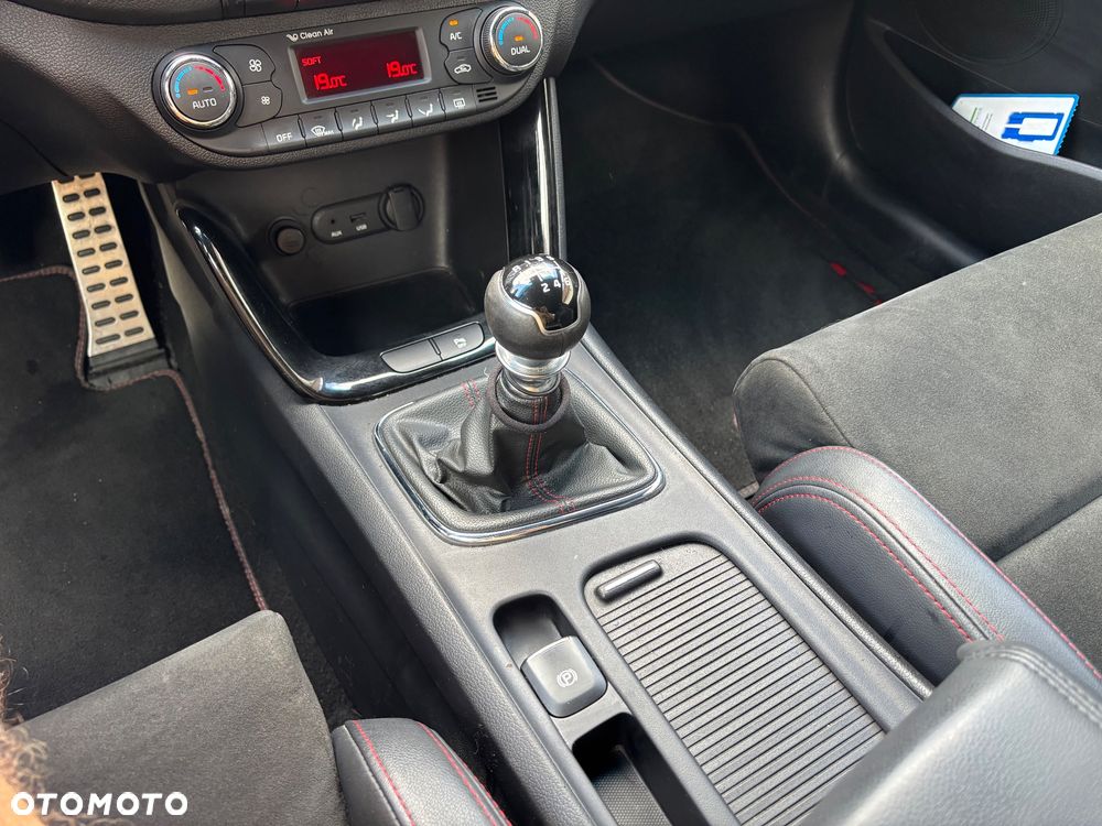 Kia Ceed 1.6 T-GDI GT - 17