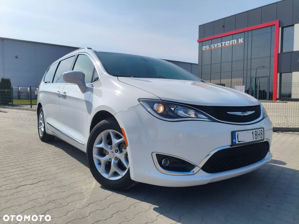 Chrysler Pacifica - 3