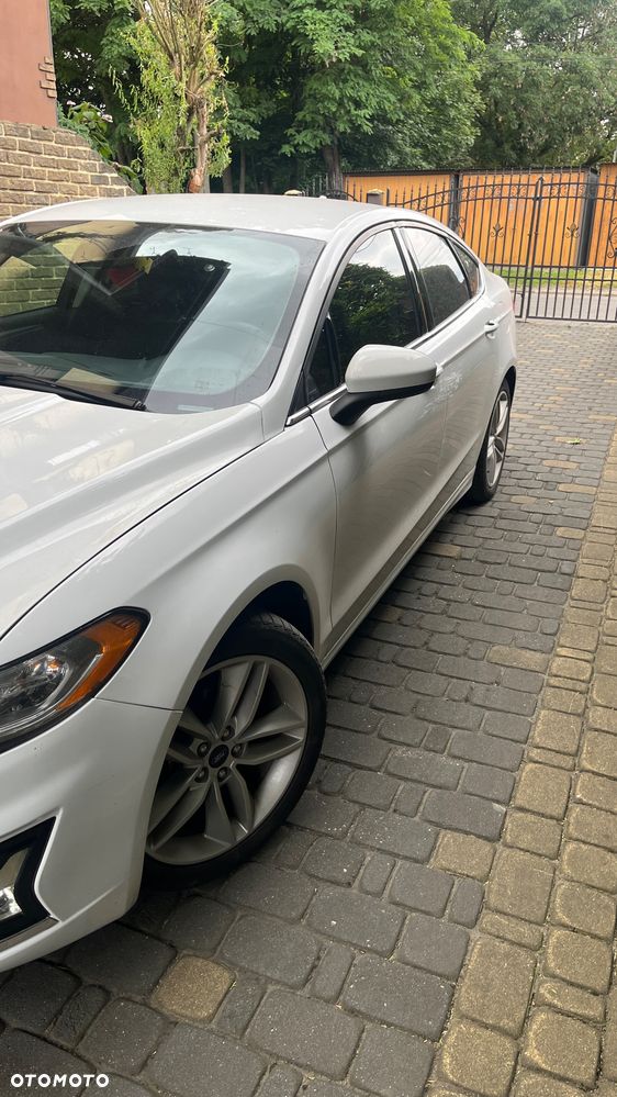 Ford Fusion - 16