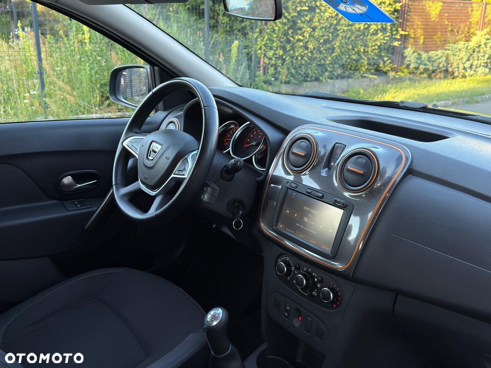 Dacia Logan TCe 90 S&S Stepway Celebration - 22