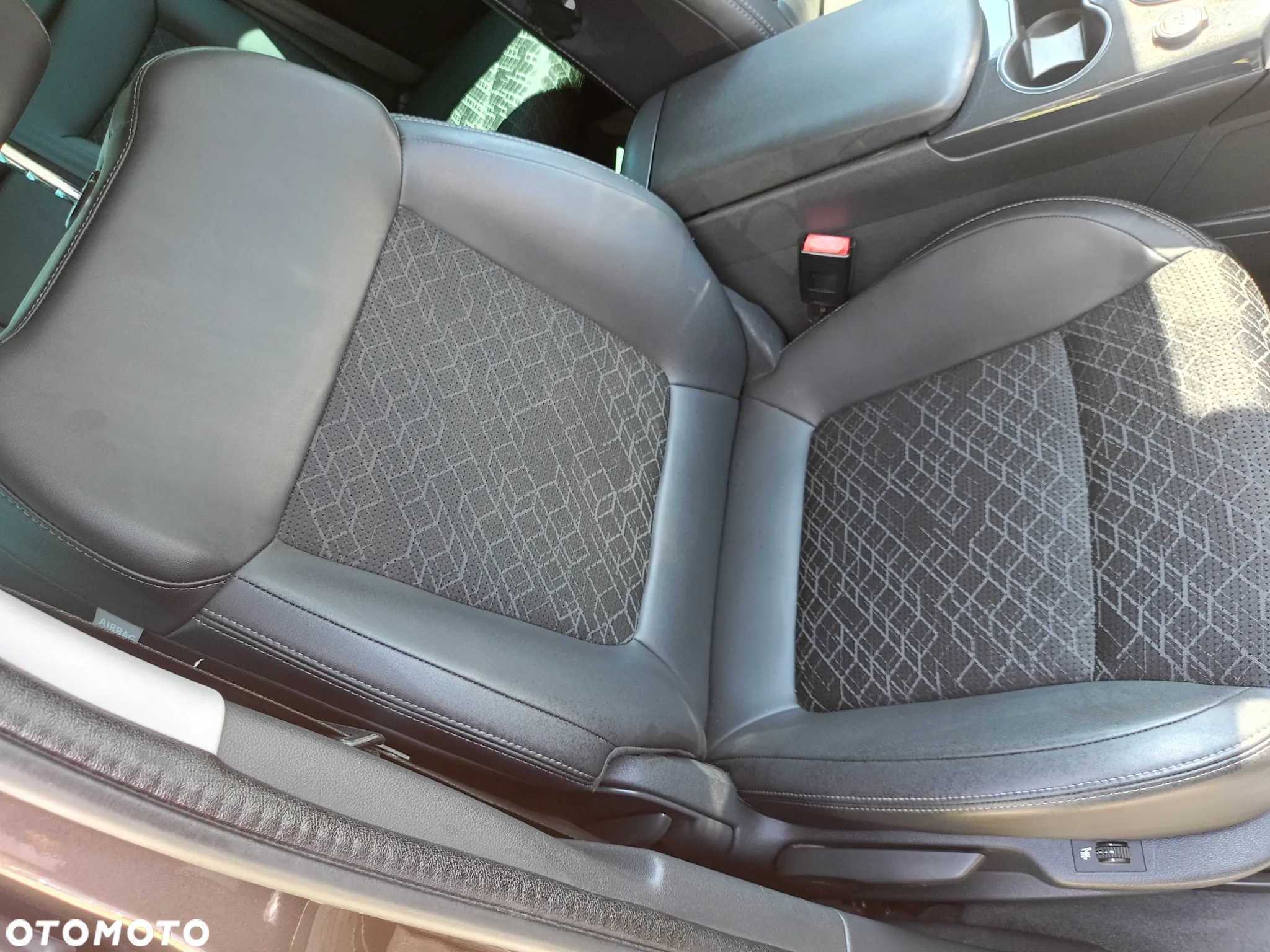 Peugeot 3008 HDi 160 Automatik Business-Line - 12