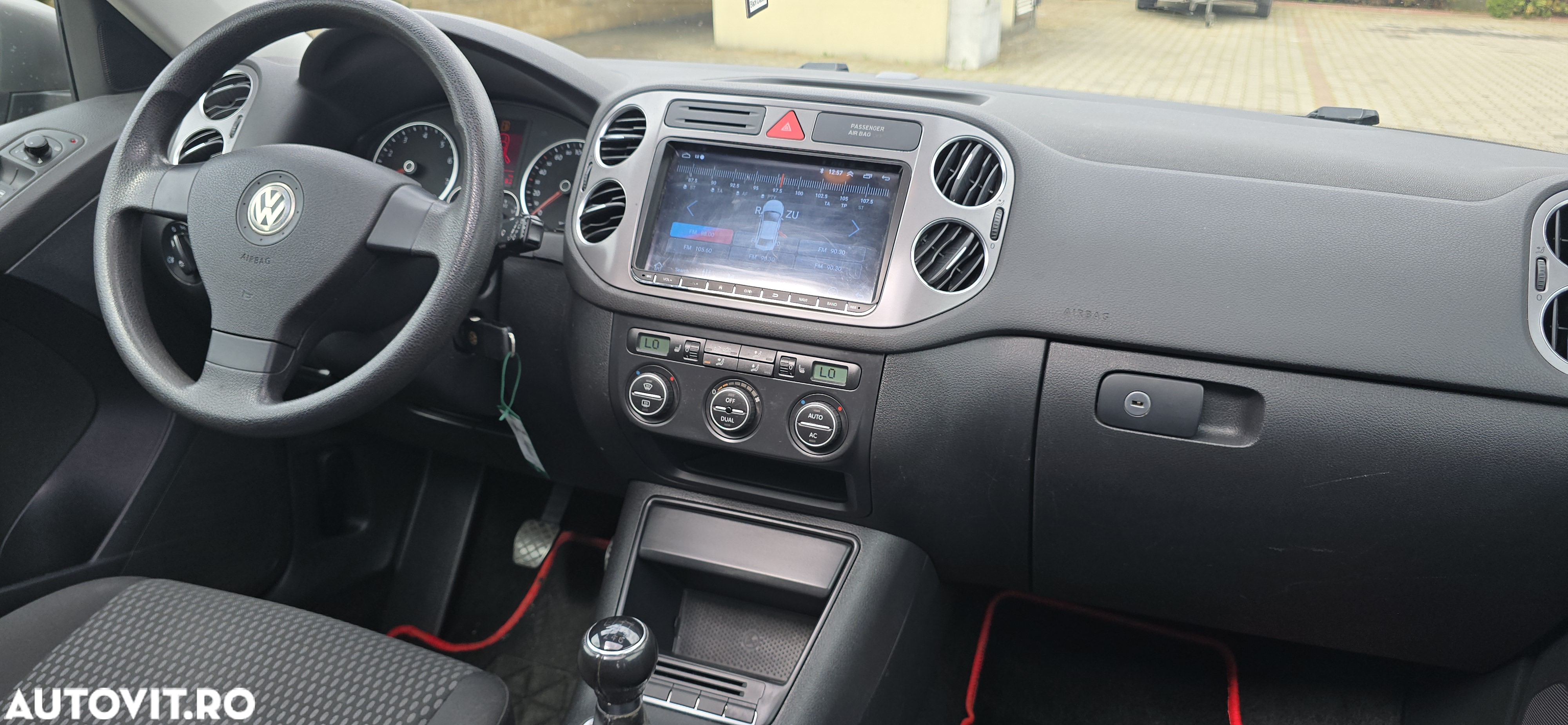 Volkswagen Tiguan - 12