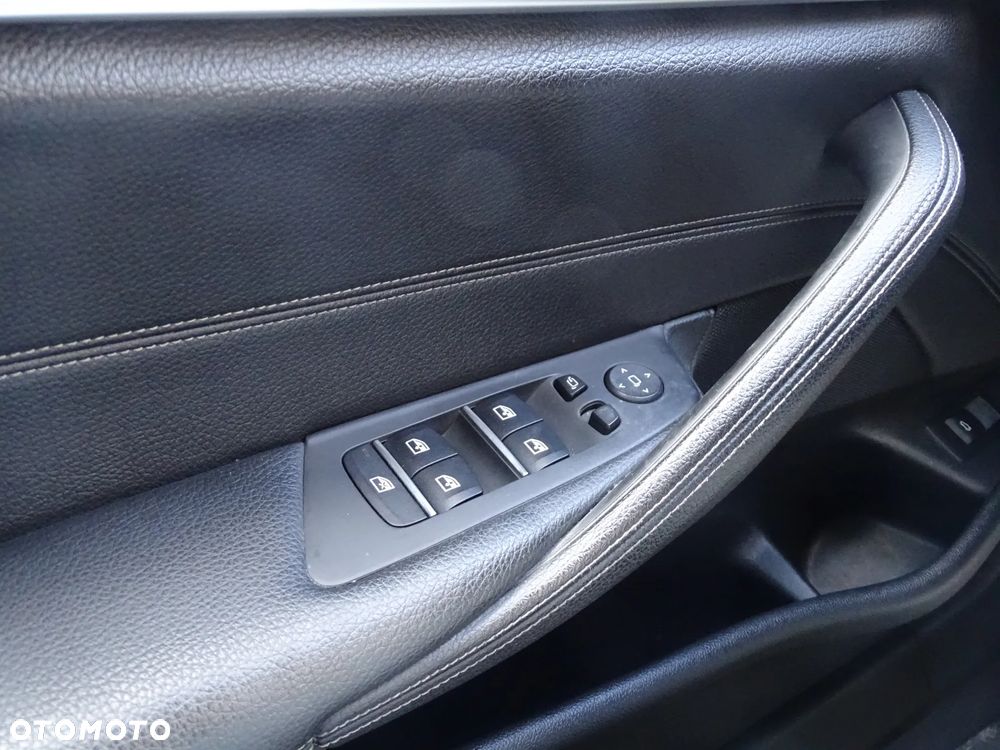 BMW Seria 5 520d - 30