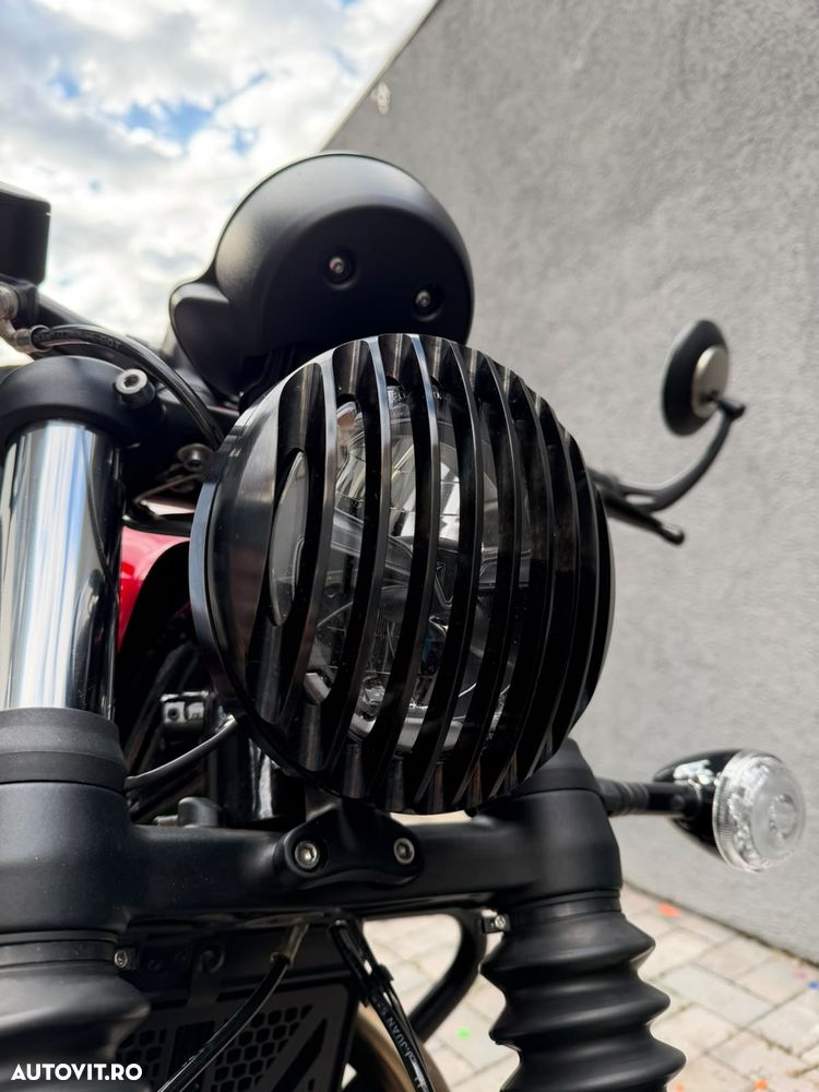 Triumph Bonneville Bobber - 8