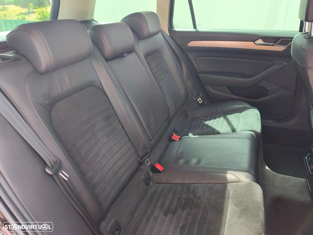 VW Passat Variant 2.0 TDI Highline DSG 4Motion - 23