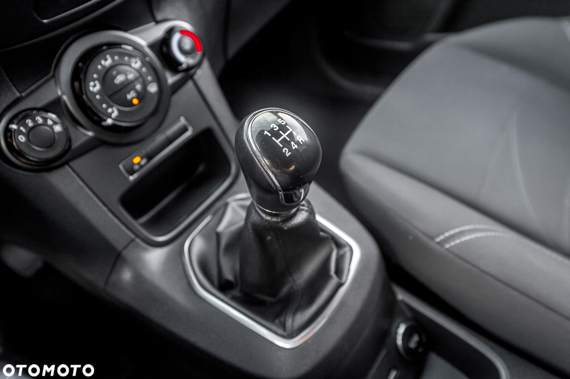 Ford Fiesta 1.0 EcoBoost Champions Edition - 24