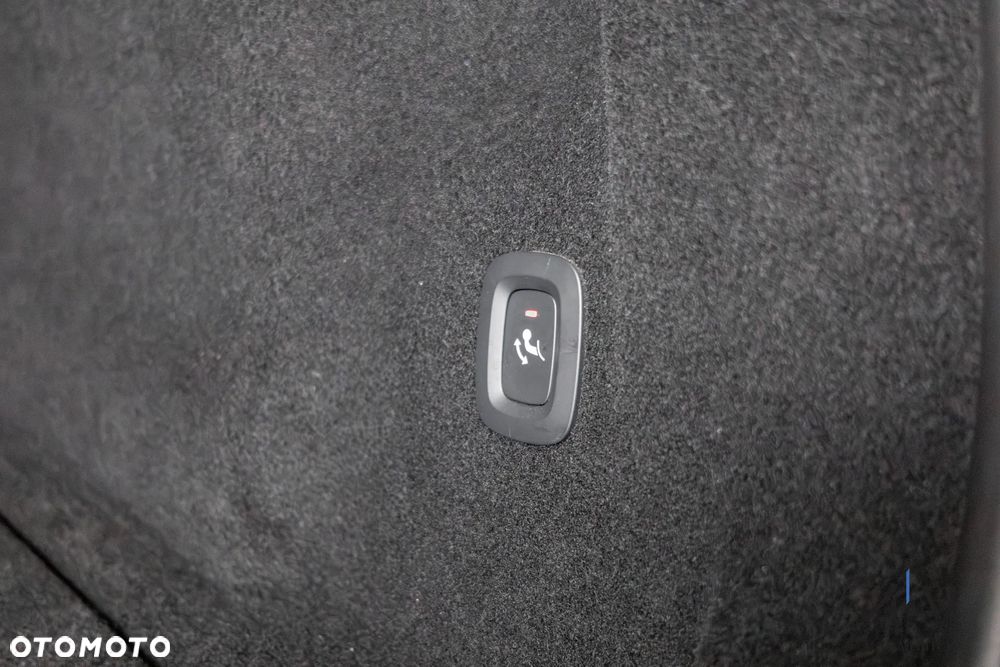 Volvo XC 60 B5 D AWD Ultimate Dark - 40