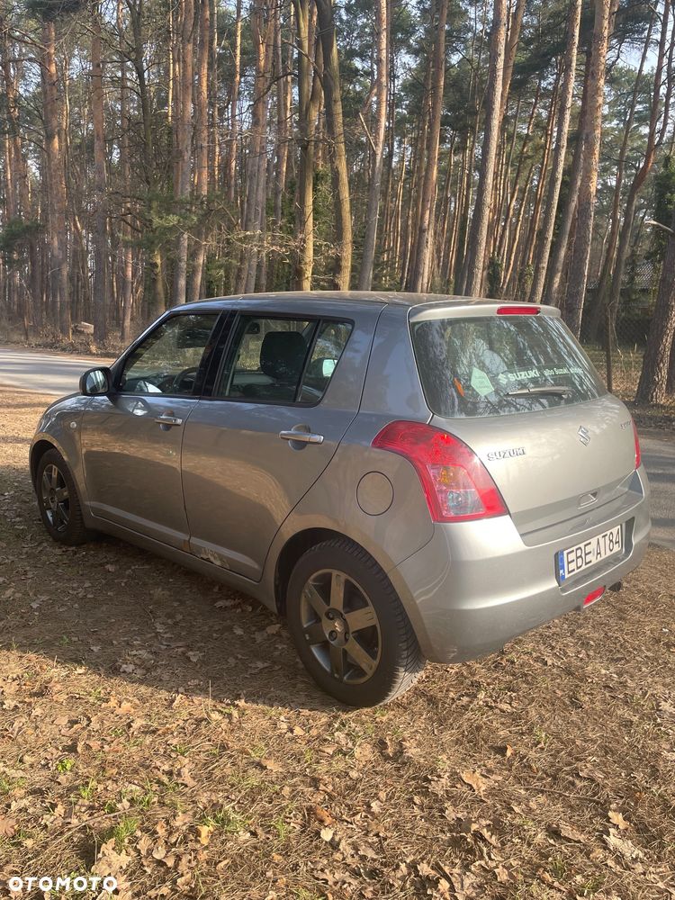 Suzuki Swift - 4